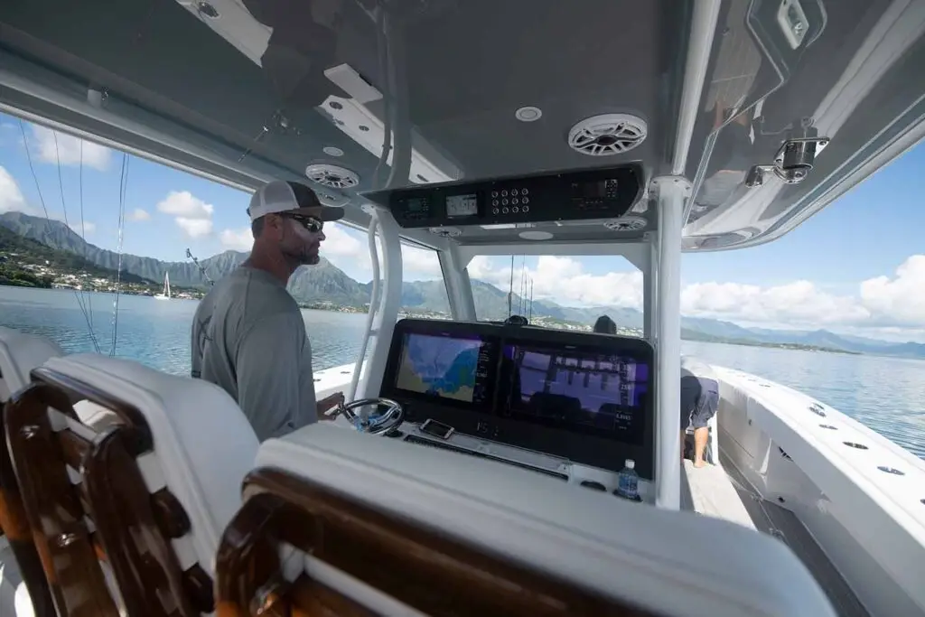 The Office – Legendary 5 ⭐️ Luxury Sportfishing Experience 4 Best fishing charters in Hawaii with Captain Jeff on the bridge of The Office