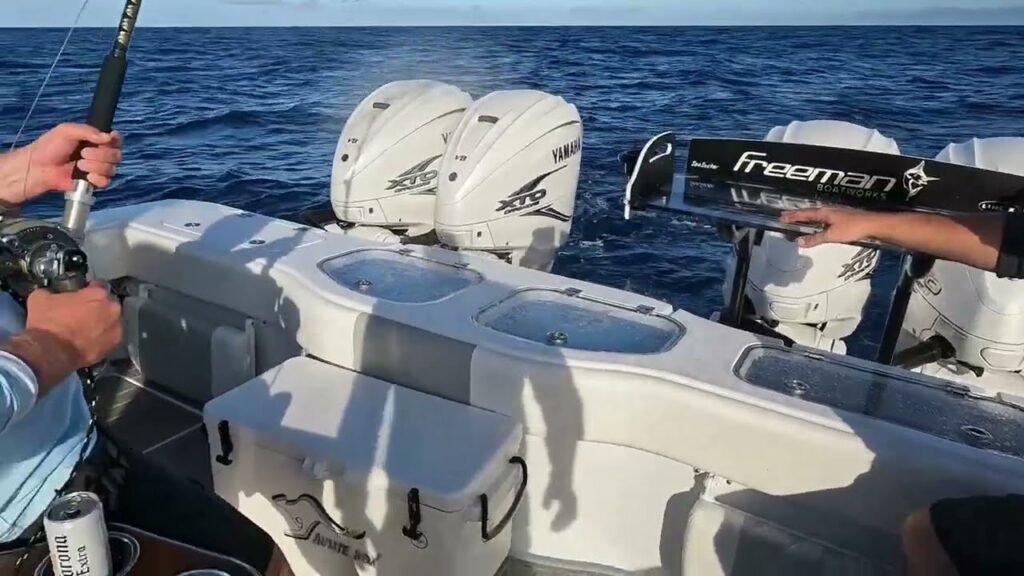 First lil video on the new boat. Catching Tuna and Mahi Mahi on a Freeman 47' 3 Fishing on the back of boat fishing charter Oahu Hawaii
